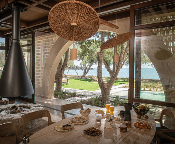 The Echo Of The Sea Beachfront Villa dining area