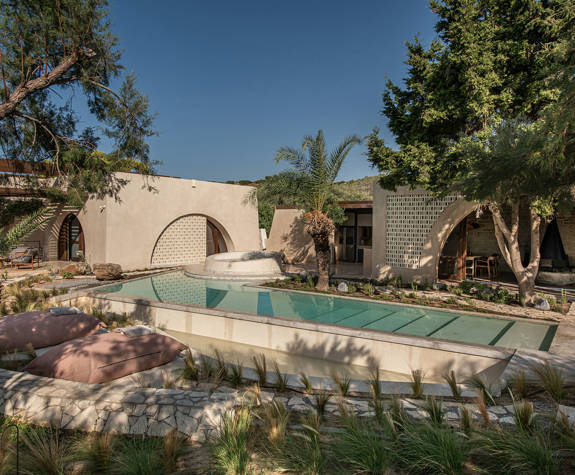 The Echo Of The Sea Beachfront Villa pool with the villa in the background