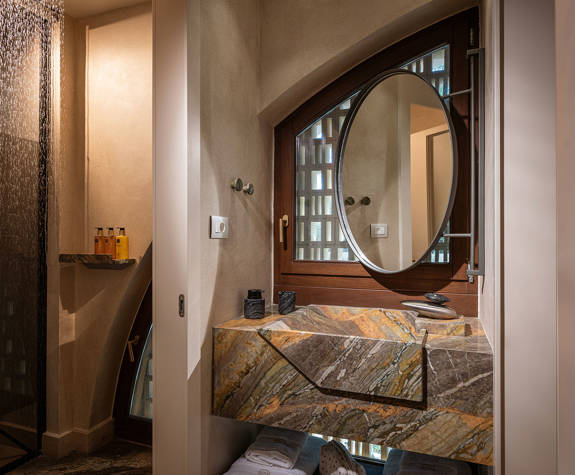 The Echo Of The Sea Beachfront Villa washbasin and amenities