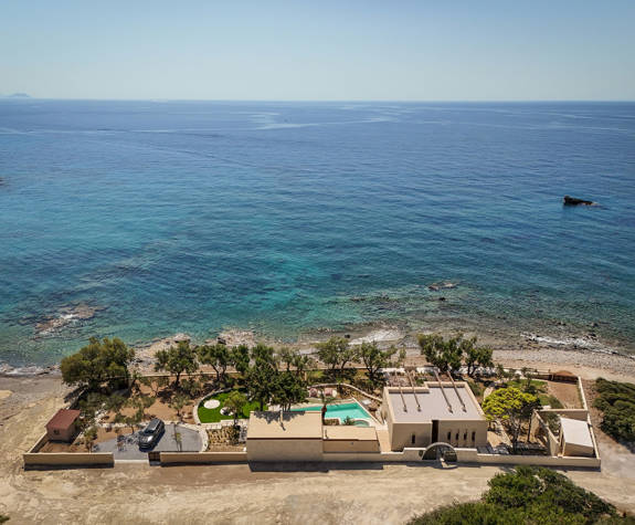 The Echo Of The Sea Beachfront Villa site view in front of the sea