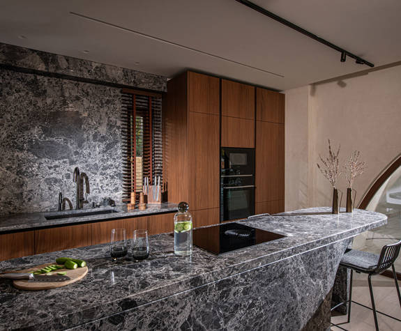 The Echo Of The Sea Beachfront Villa kitchen with amenities